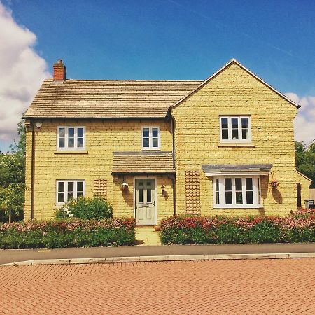 Moon House Bed & Breakfast Witney Exterior photo