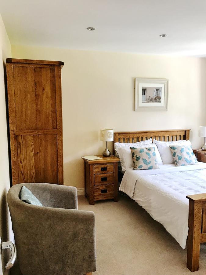 Moon House Bed & Breakfast Witney Exterior photo