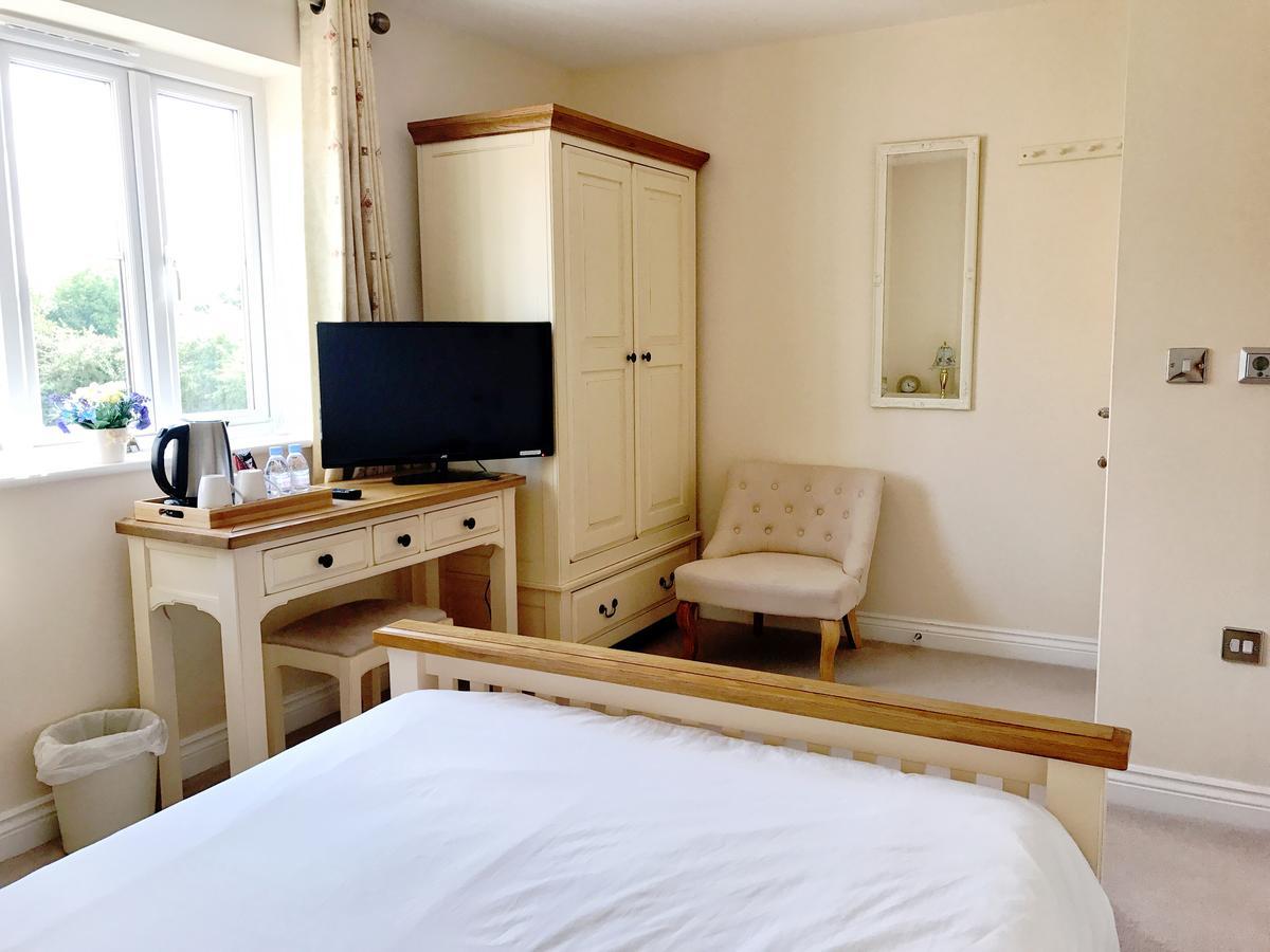 Moon House Bed & Breakfast Witney Exterior photo