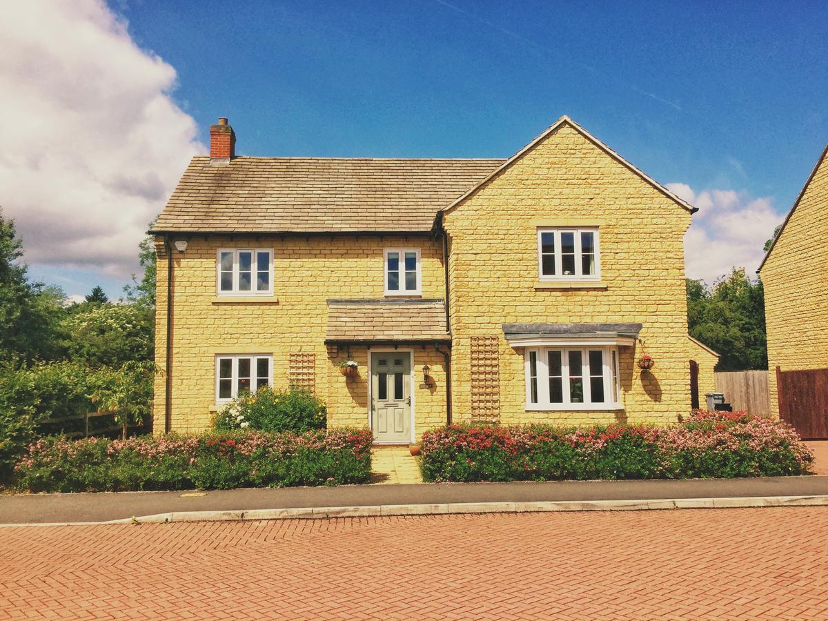 Moon House Bed & Breakfast Witney Exterior photo