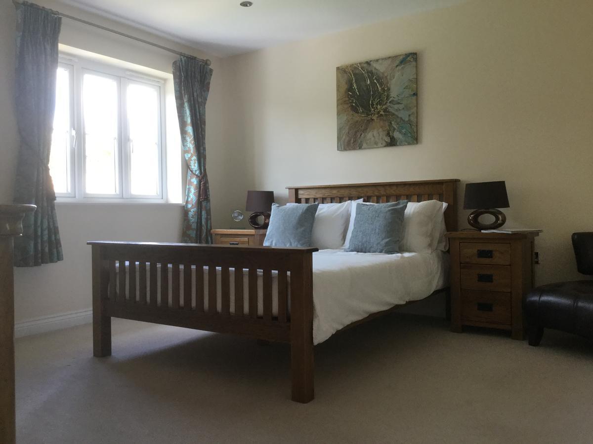 Moon House Bed & Breakfast Witney Exterior photo