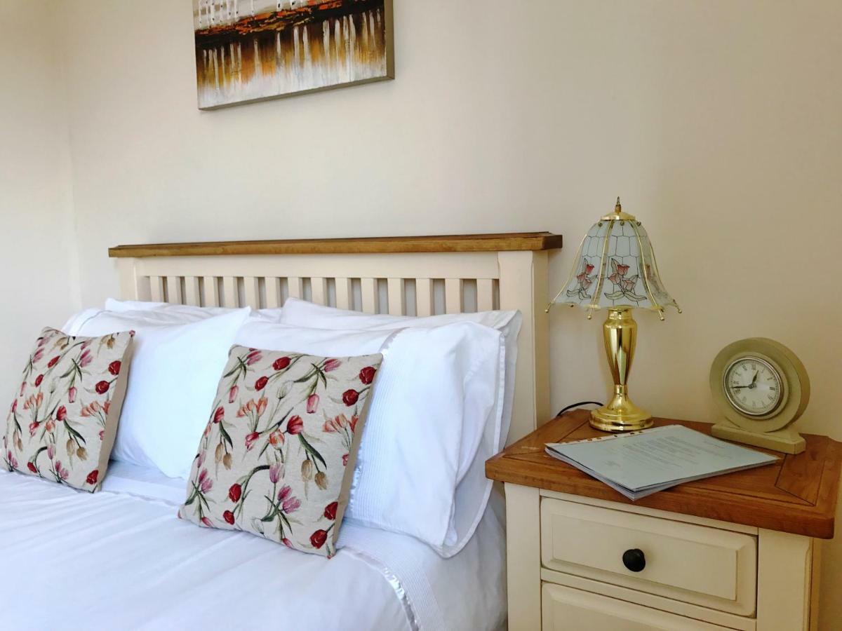 Moon House Bed & Breakfast Witney Exterior photo